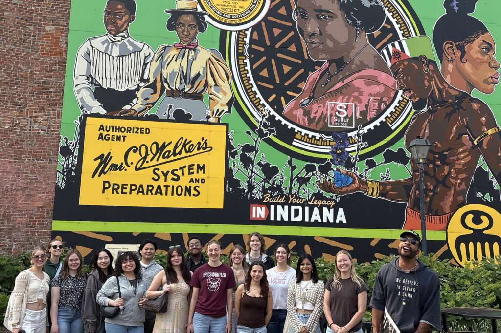 xterns participating in walking tour of indianapolis with sampson levingston